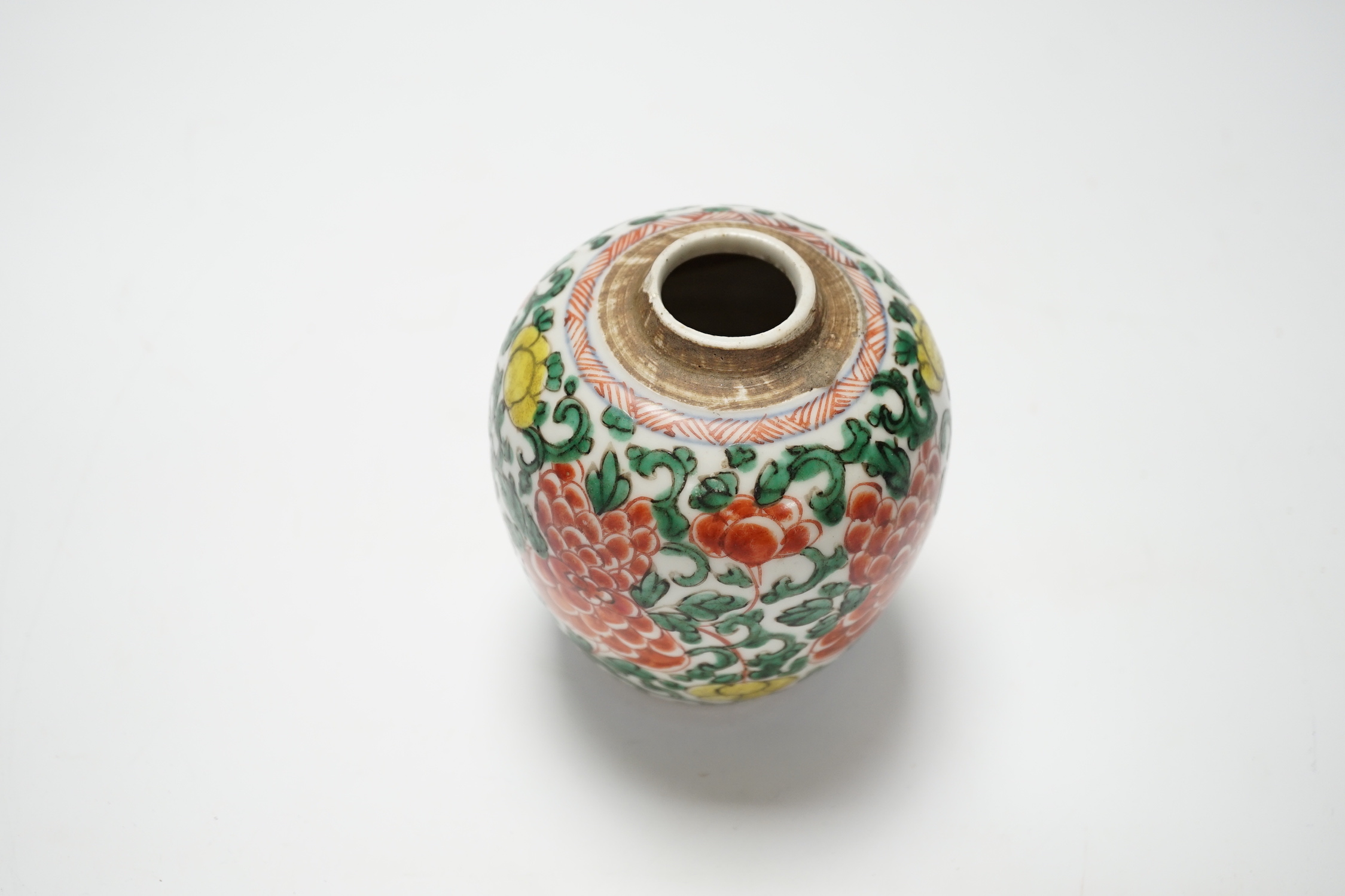 A Chinese wucai ovoid jar, Shunzhi/Kangxi period, 17th century, 11cm